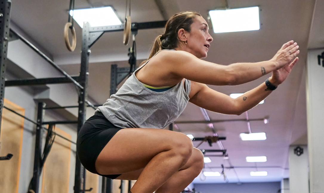 Mujer haciendo sentadillas
