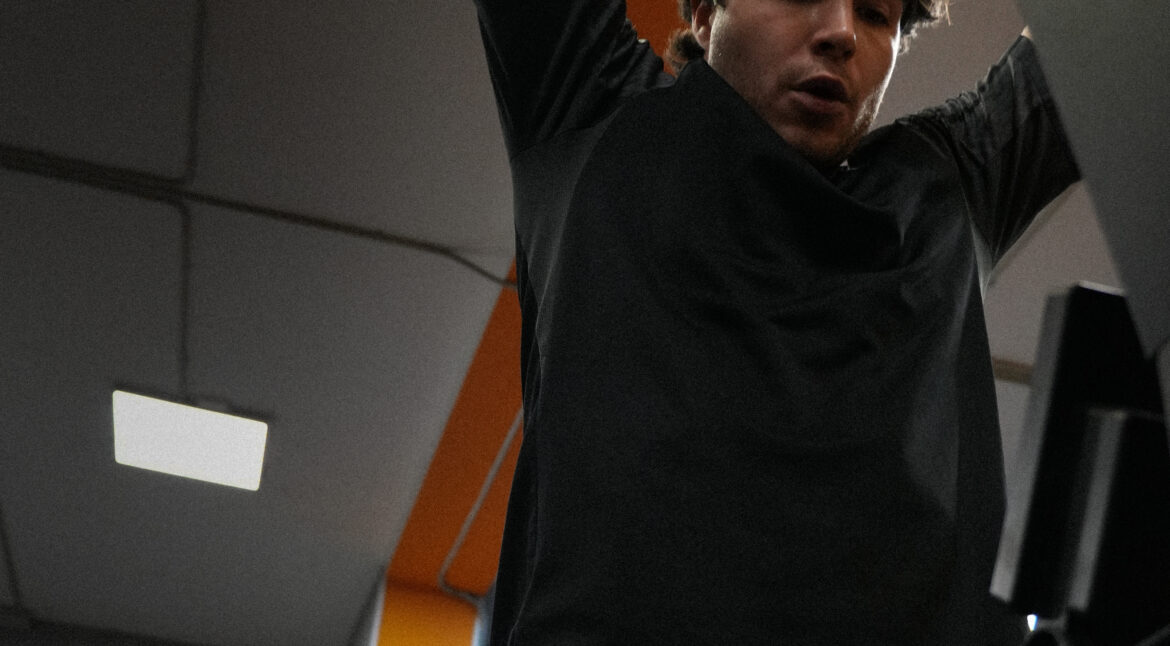 chico haciendo ejercicio